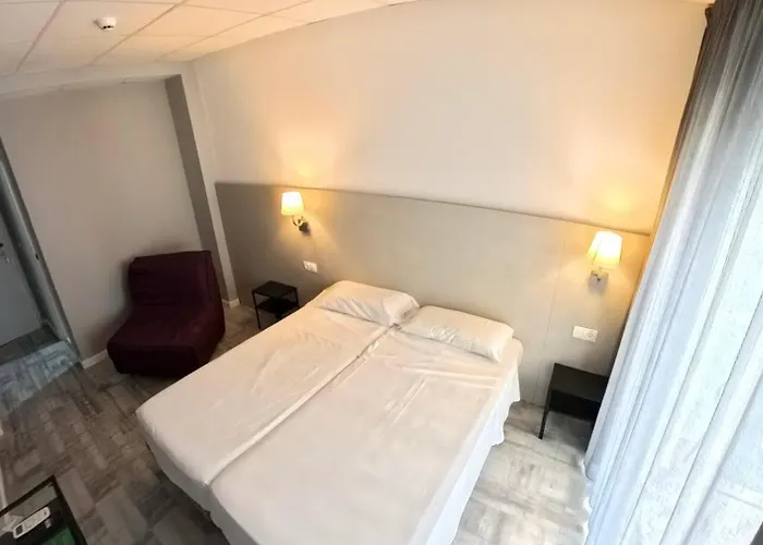 酒店 Hotel Bed And Breakfast Benidorm 2*